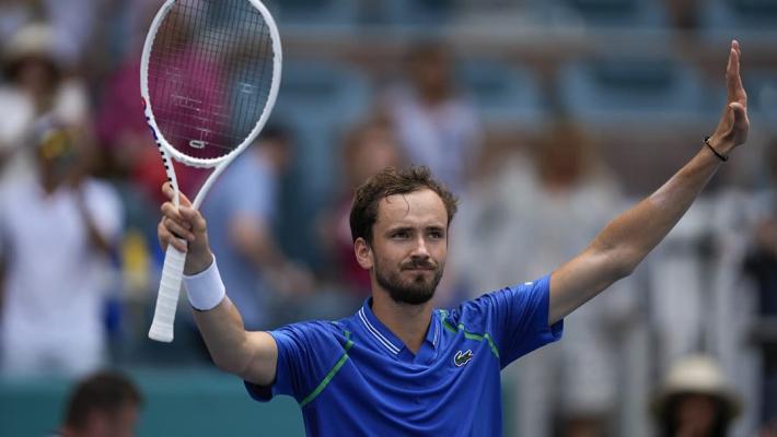 凭借自己所 凭借自己所